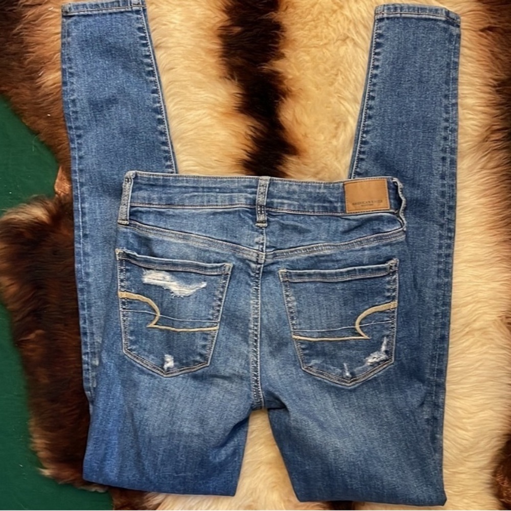 American Eagle Outfitters Women's Blue Distressed Jeans - Picture 3 of 6